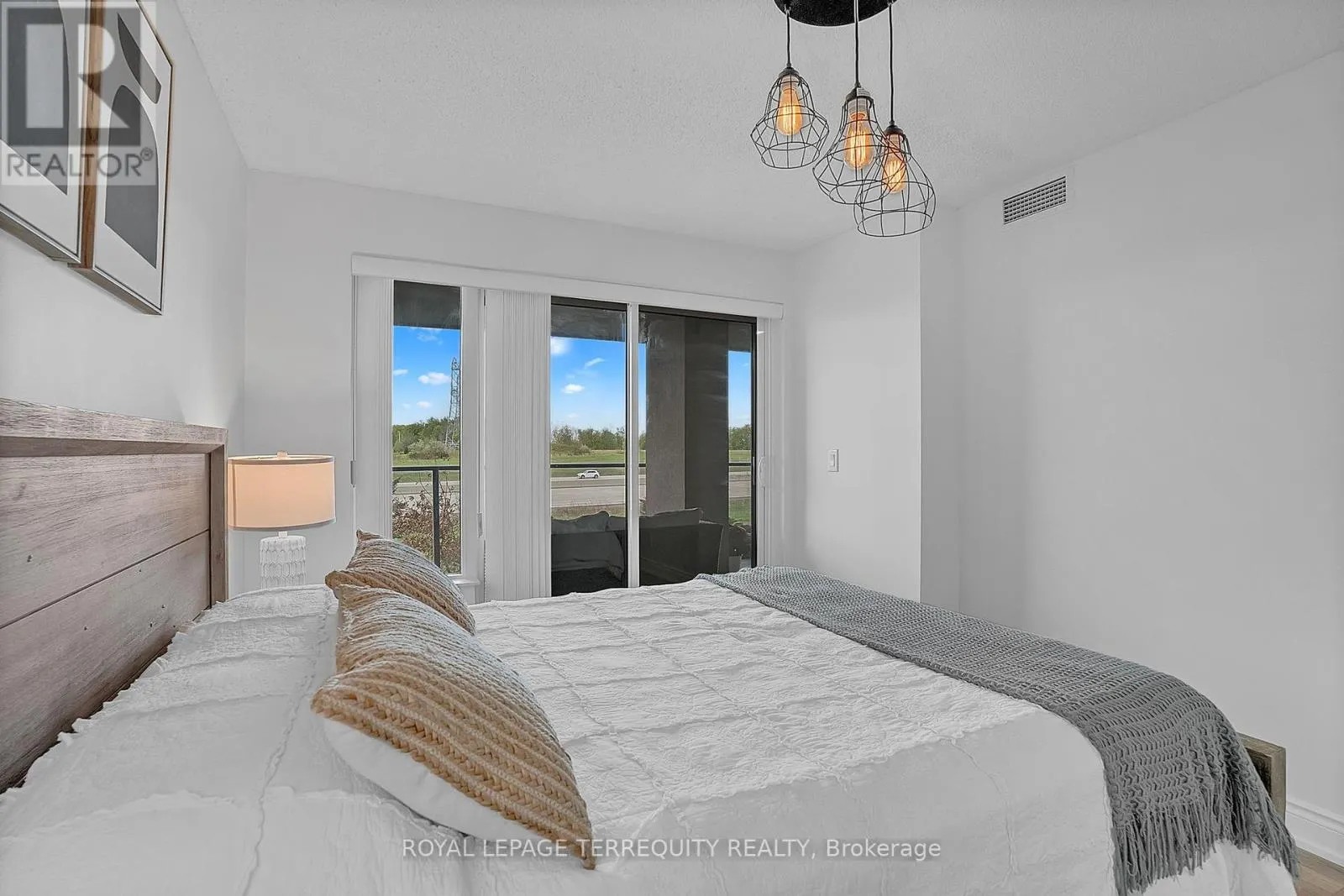 210 - 273 SOUTH PARK ROAD