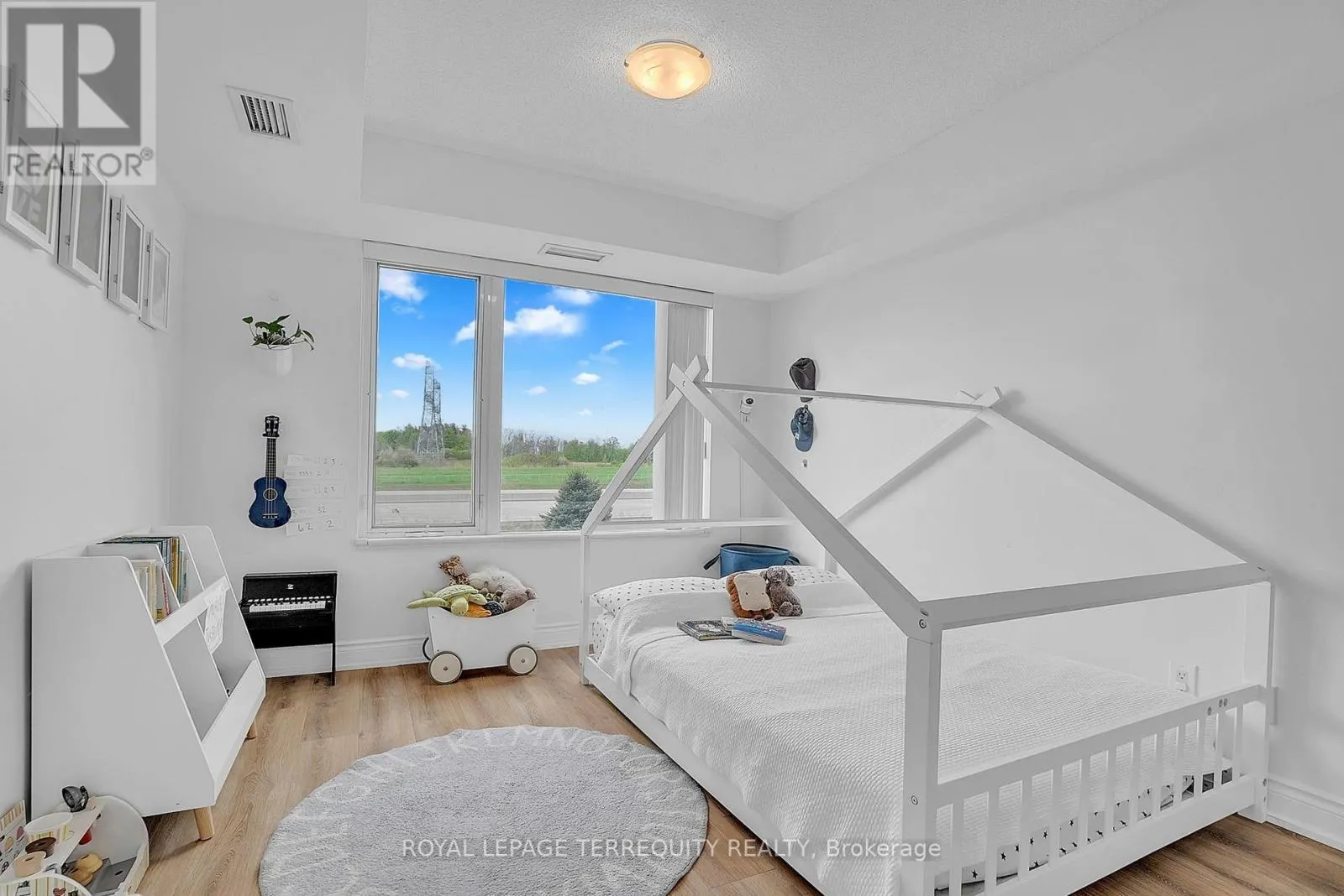 210 - 273 SOUTH PARK ROAD