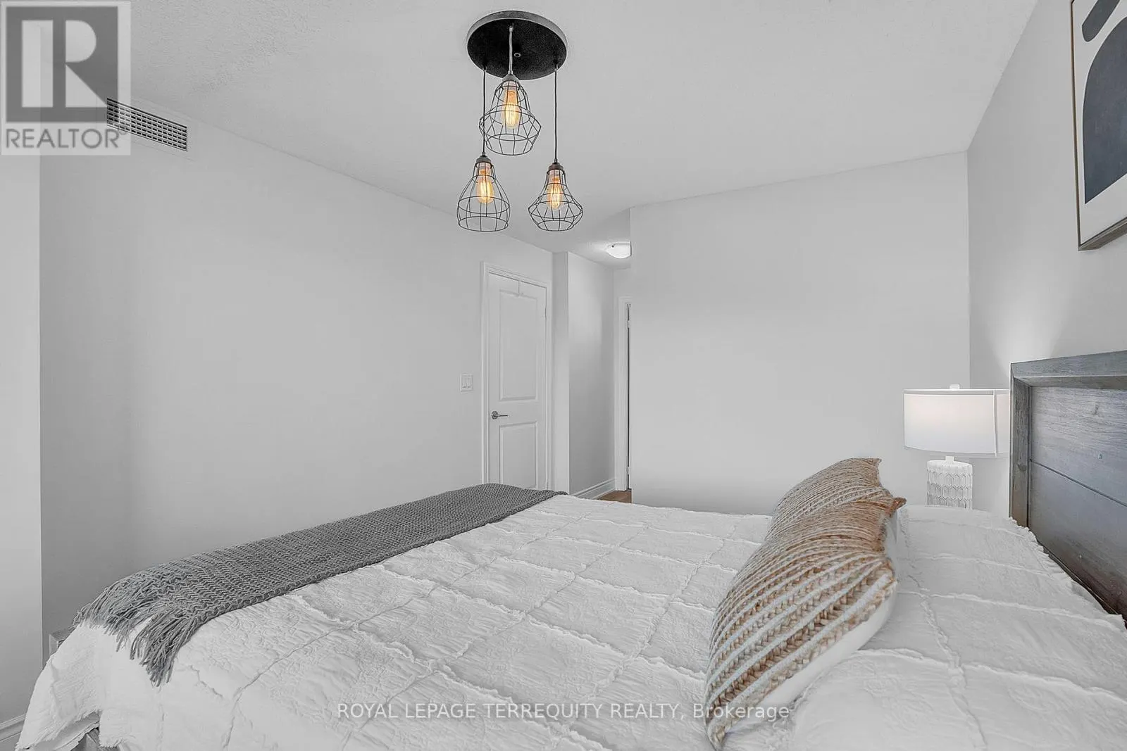 210 - 273 SOUTH PARK ROAD