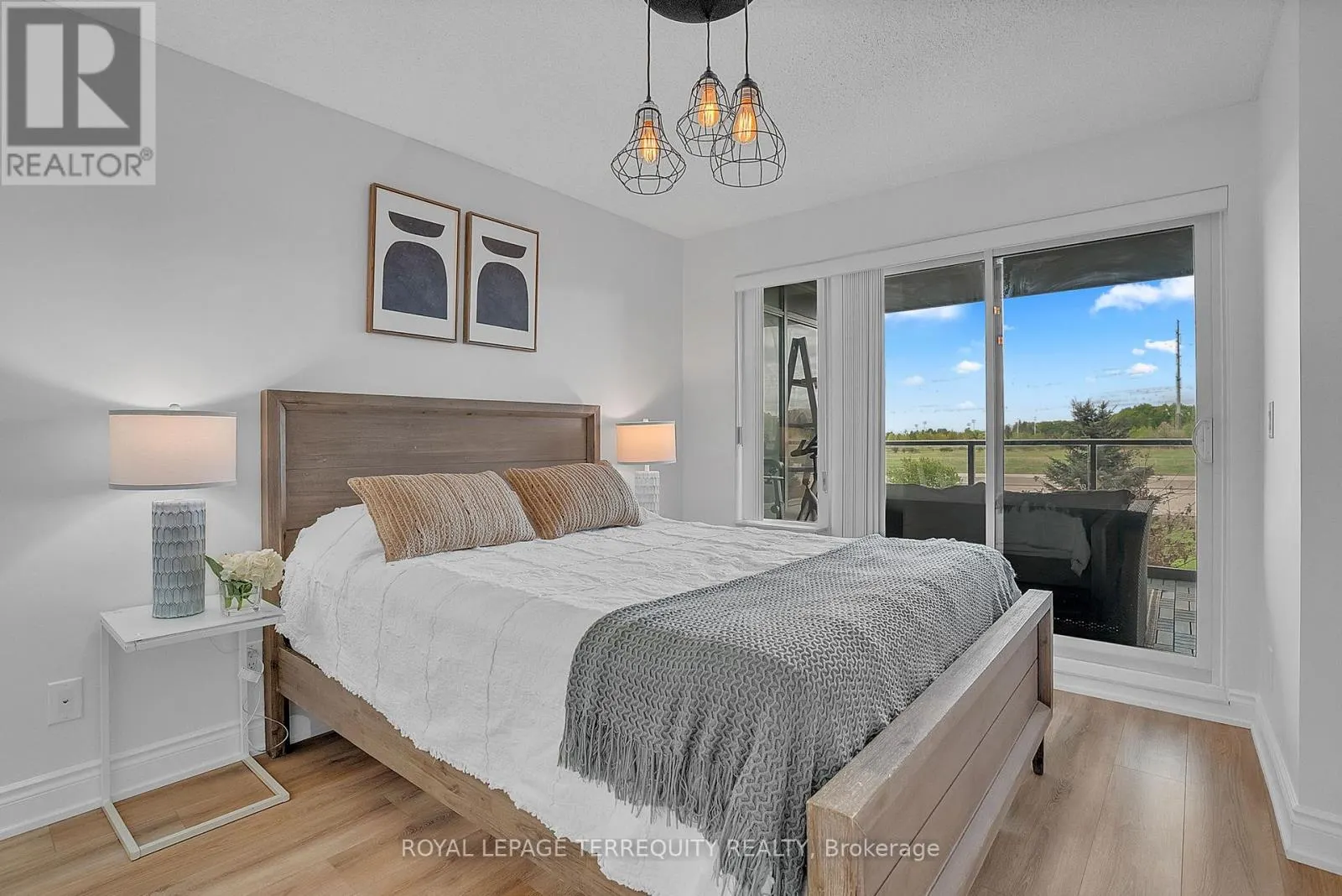 210 - 273 SOUTH PARK ROAD