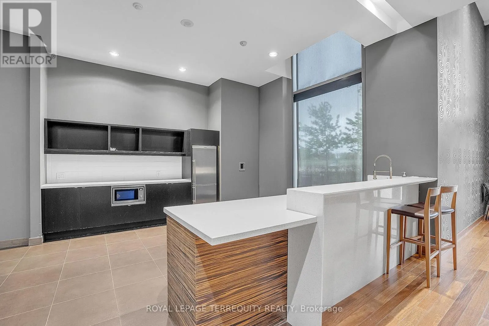 210 - 273 SOUTH PARK ROAD