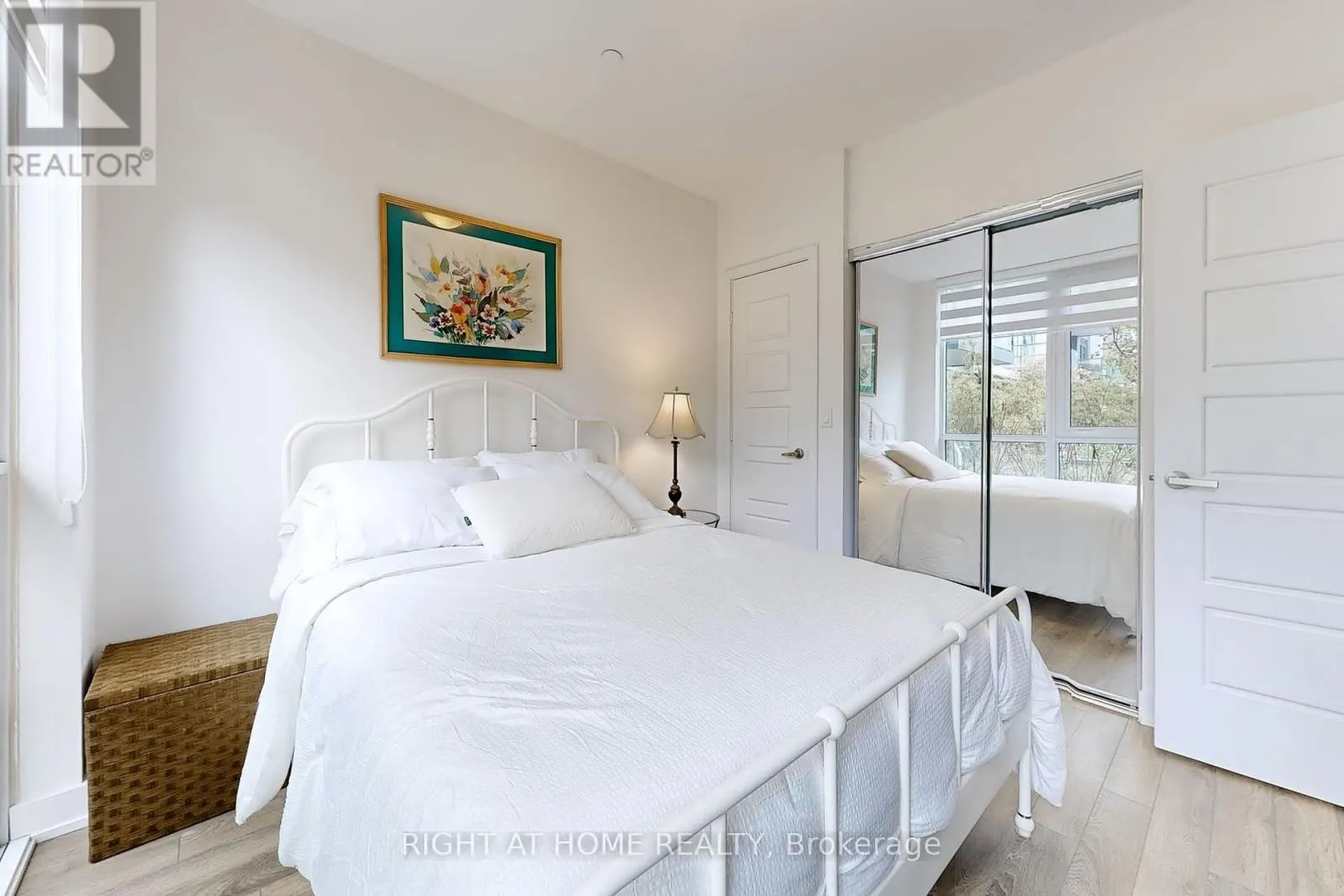 123 - 375 SEA RAY AVENUE