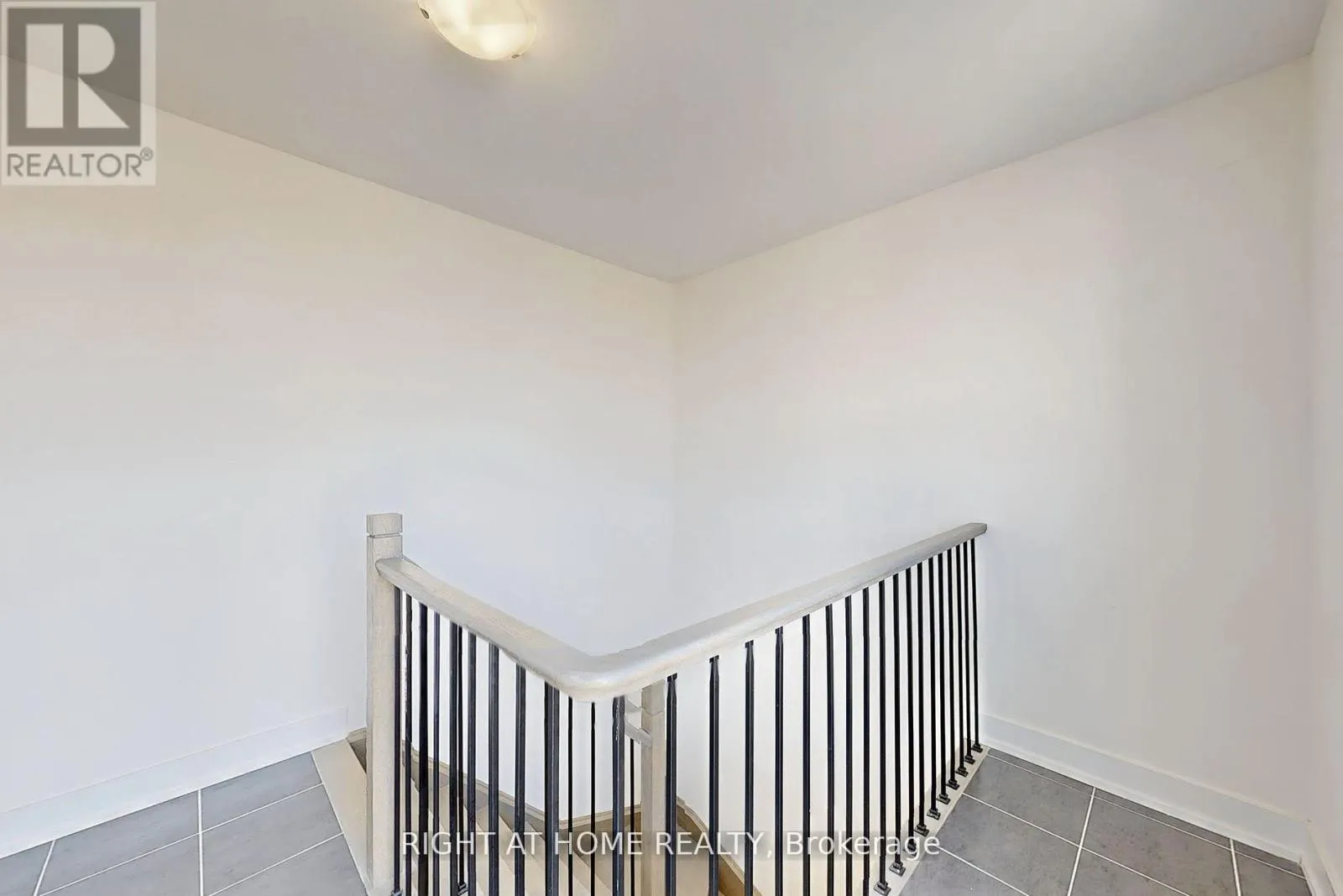 TH7 - 9 PHELPS LANE
