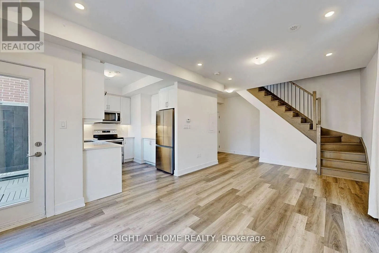 TH7 - 9 PHELPS LANE