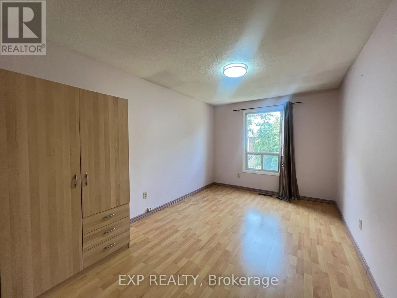 53 EMPRINGHAM CRESCENT