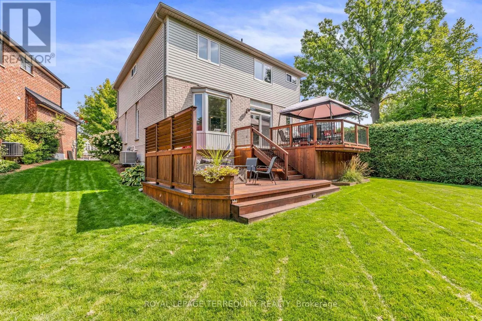 22 WILLARD HUNT COURT