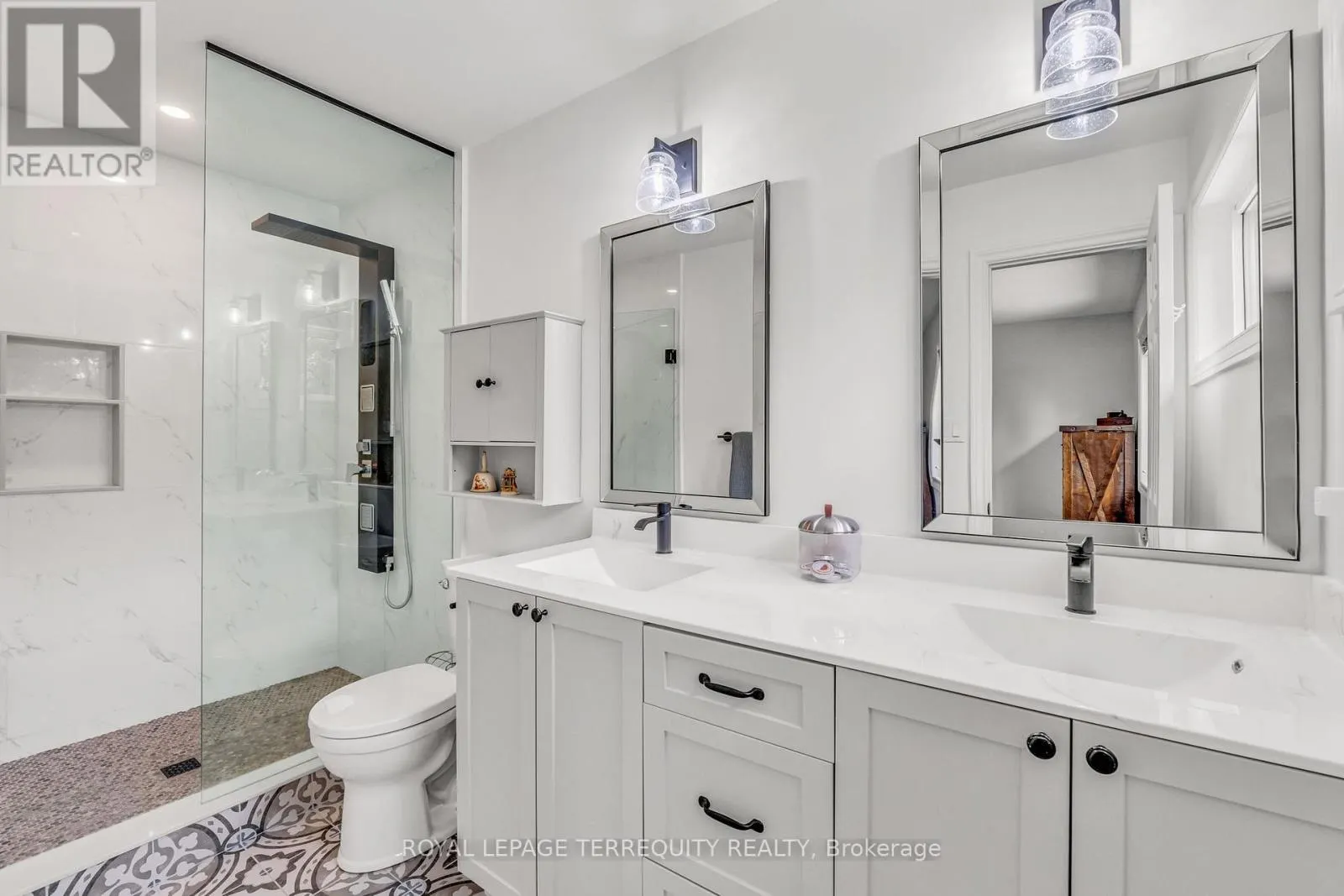 22 WILLARD HUNT COURT