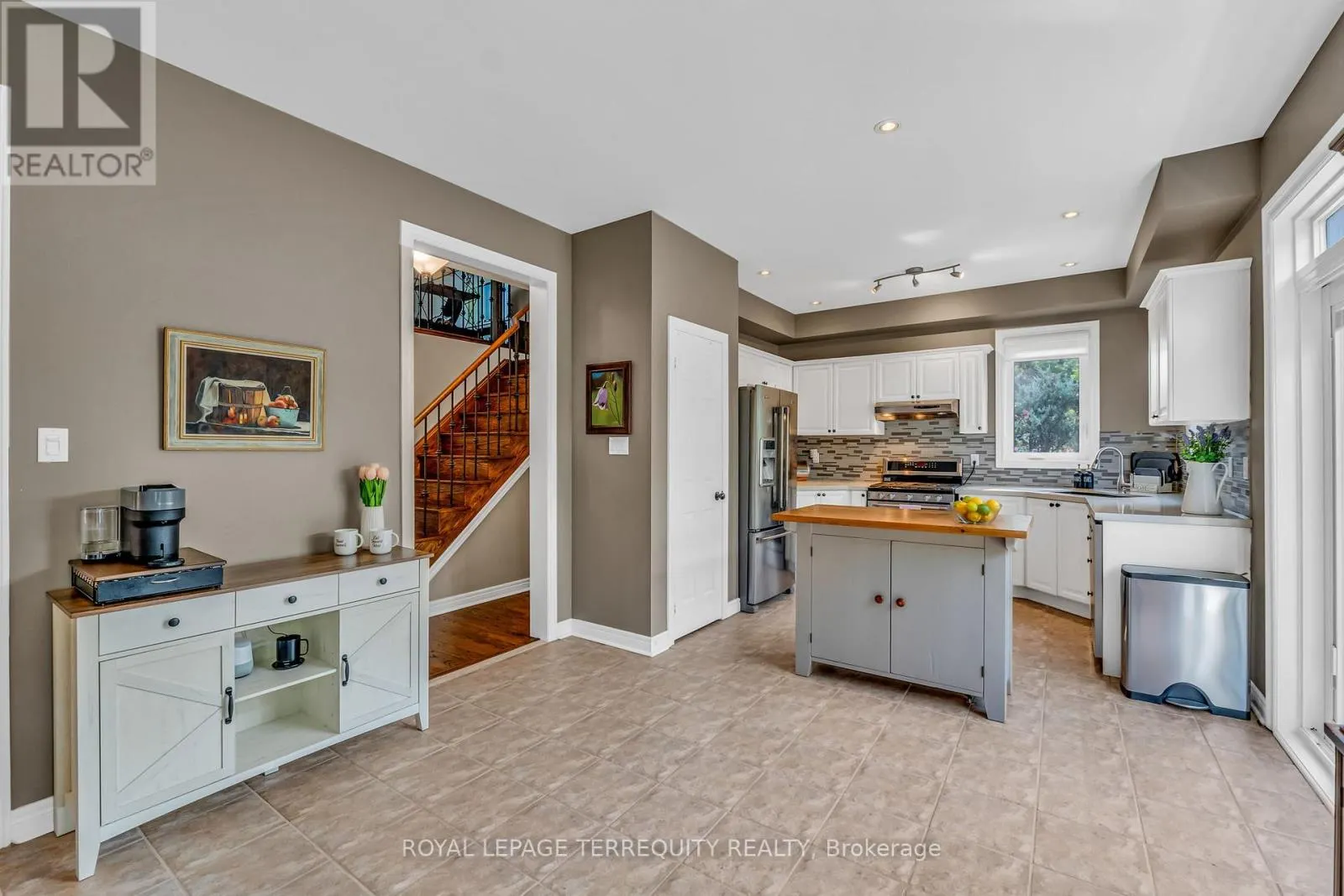 22 WILLARD HUNT COURT