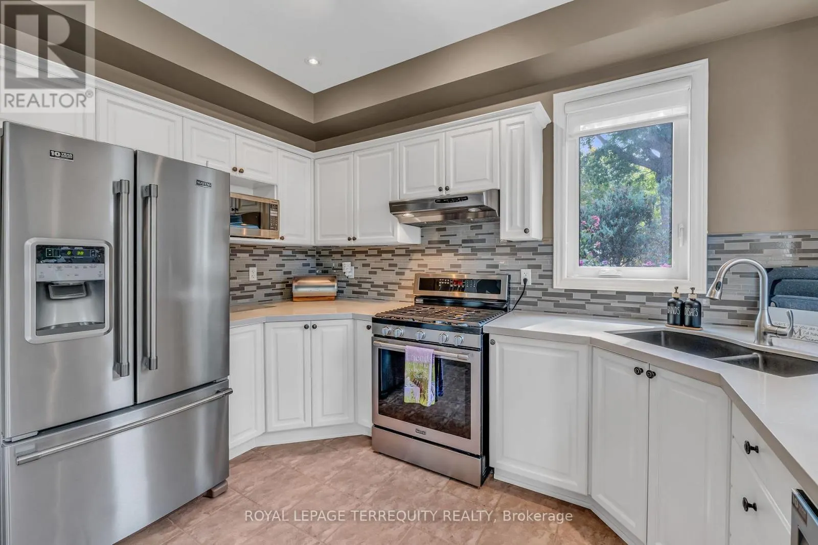 22 WILLARD HUNT COURT