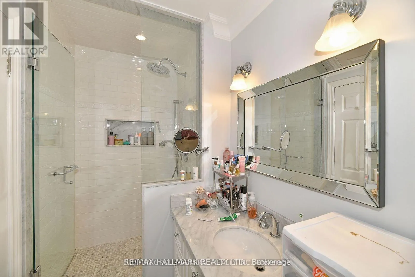 25 GRENADIER CRESCENT