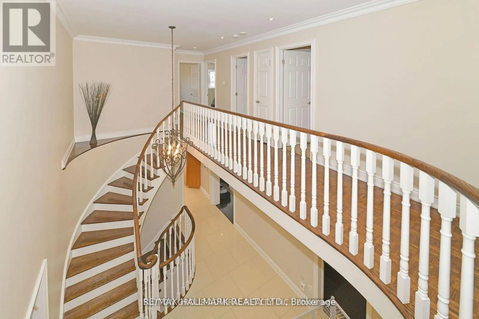 25 GRENADIER CRESCENT