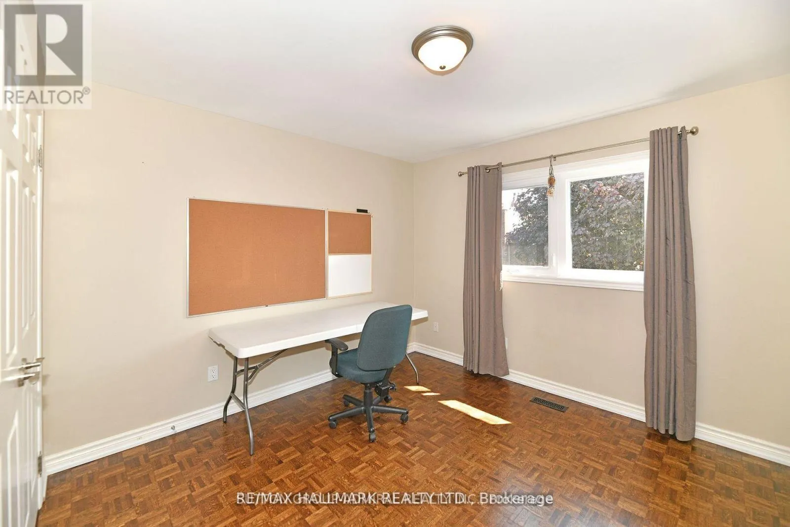 25 GRENADIER CRESCENT