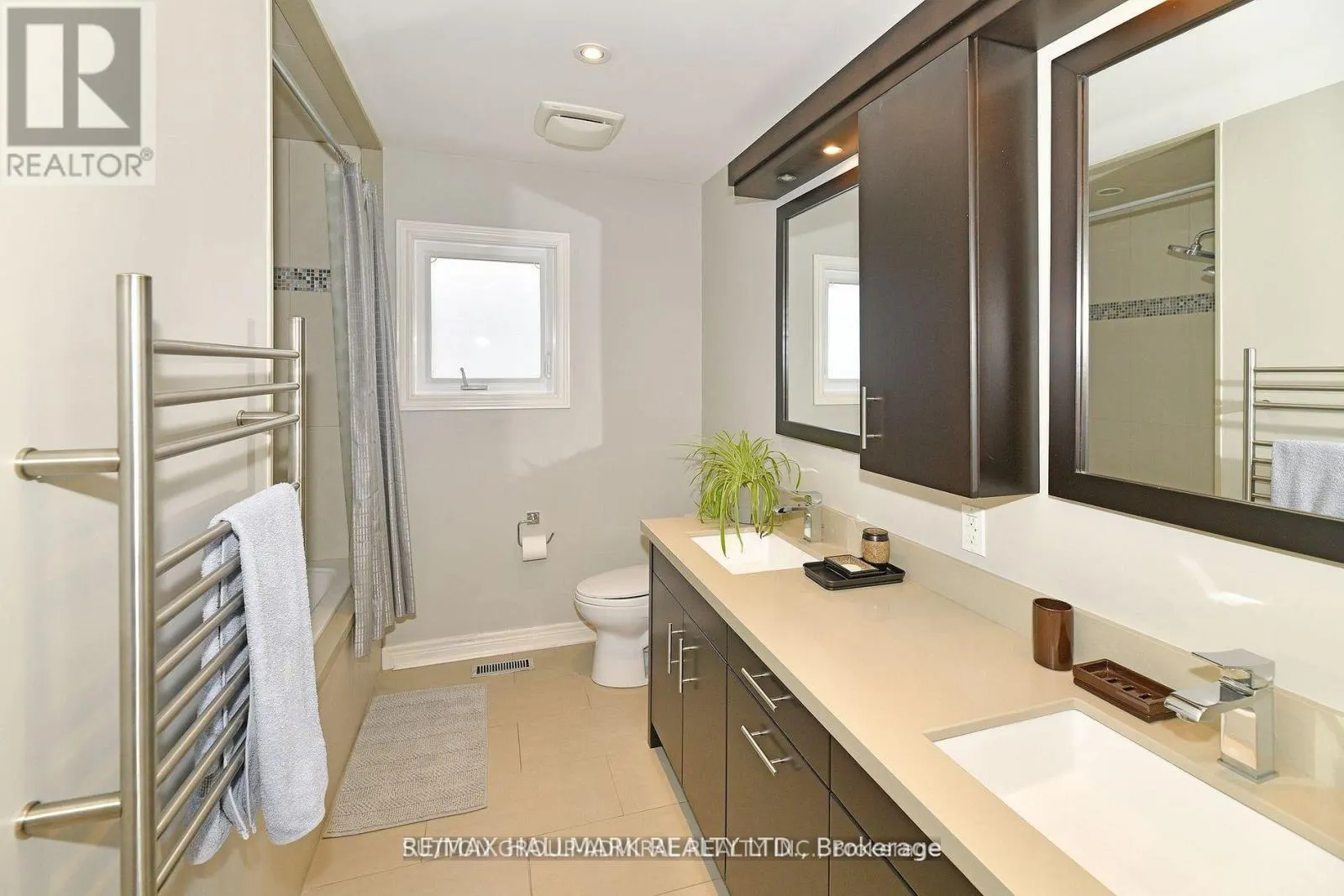 25 GRENADIER CRESCENT