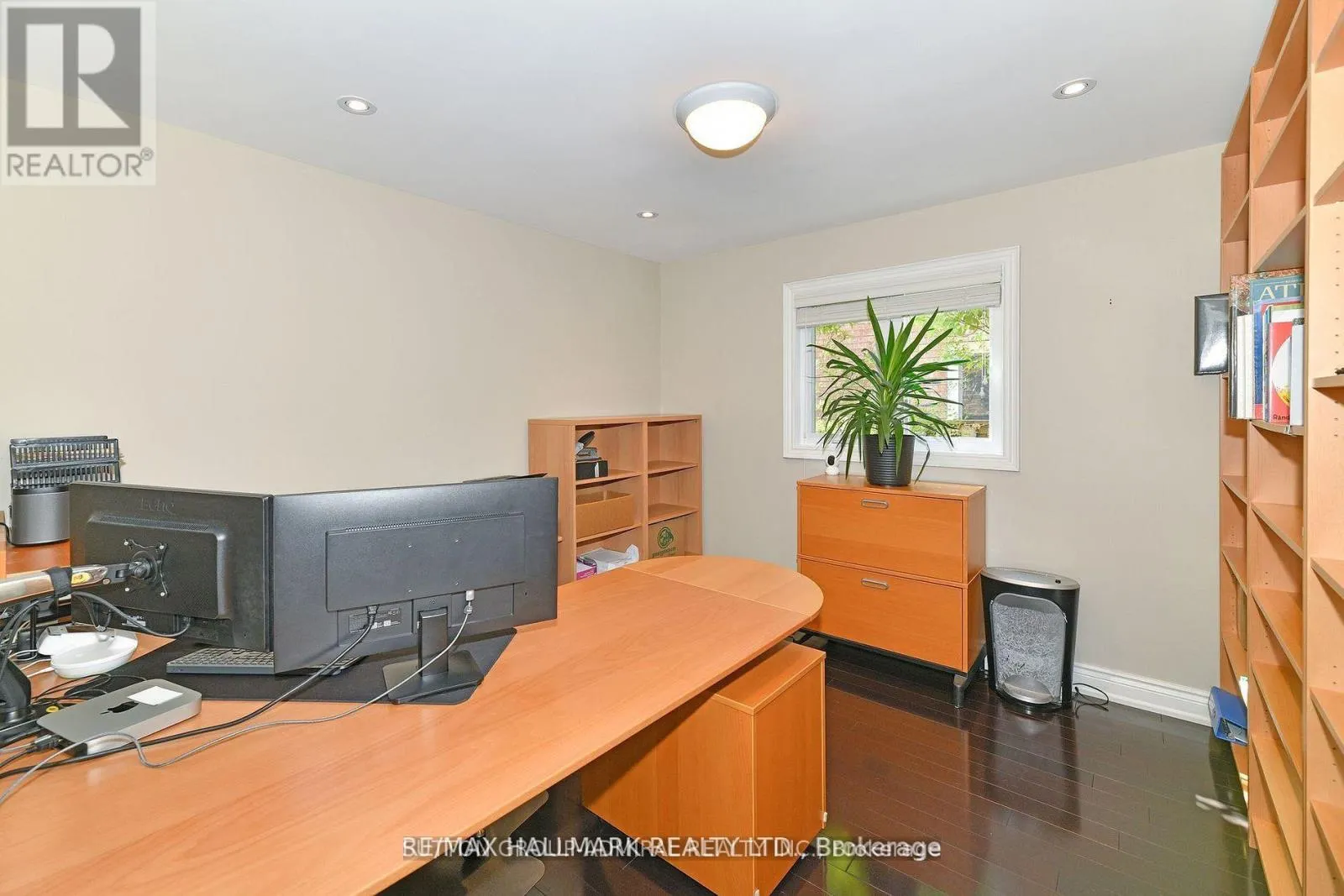 25 GRENADIER CRESCENT