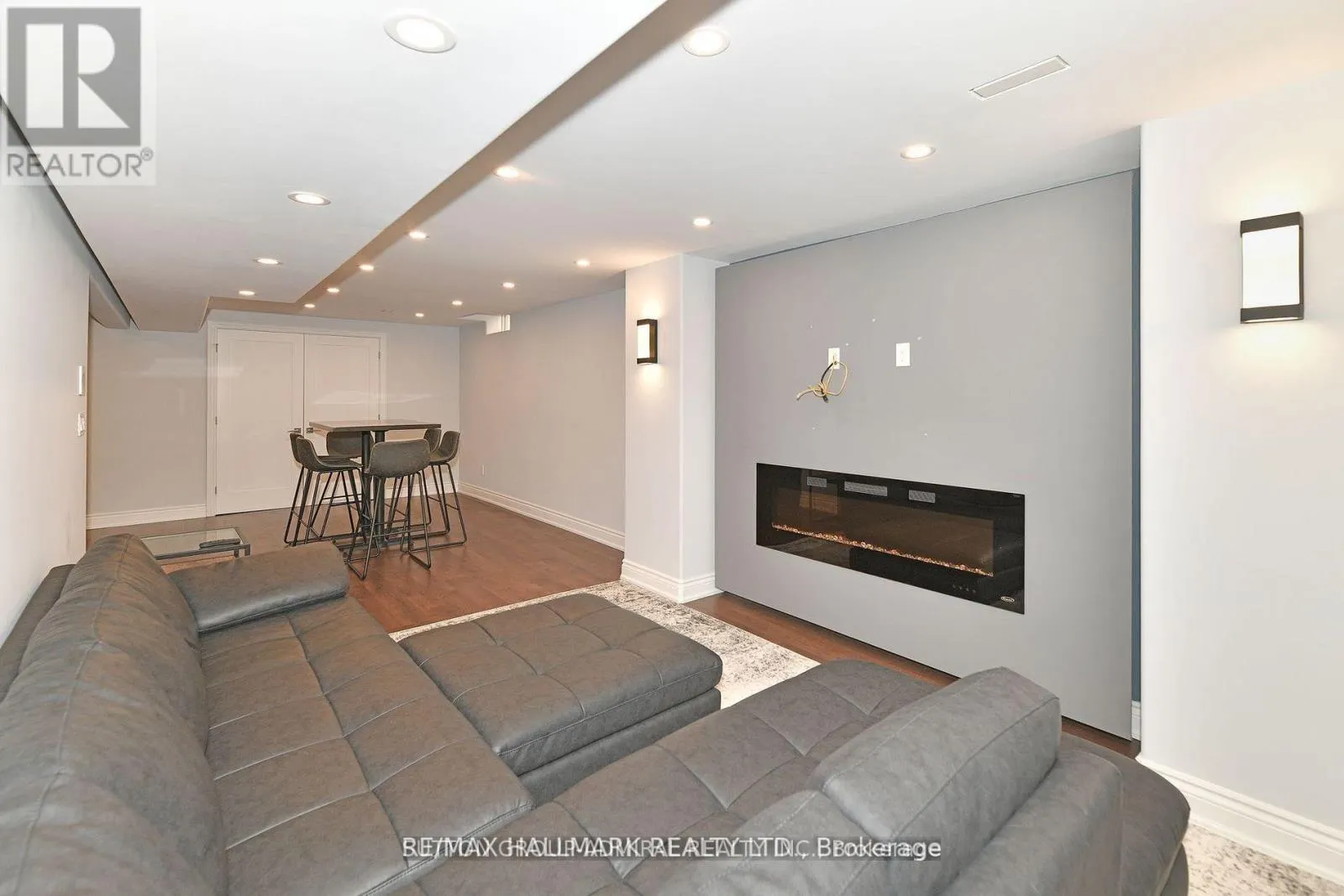 25 GRENADIER CRESCENT