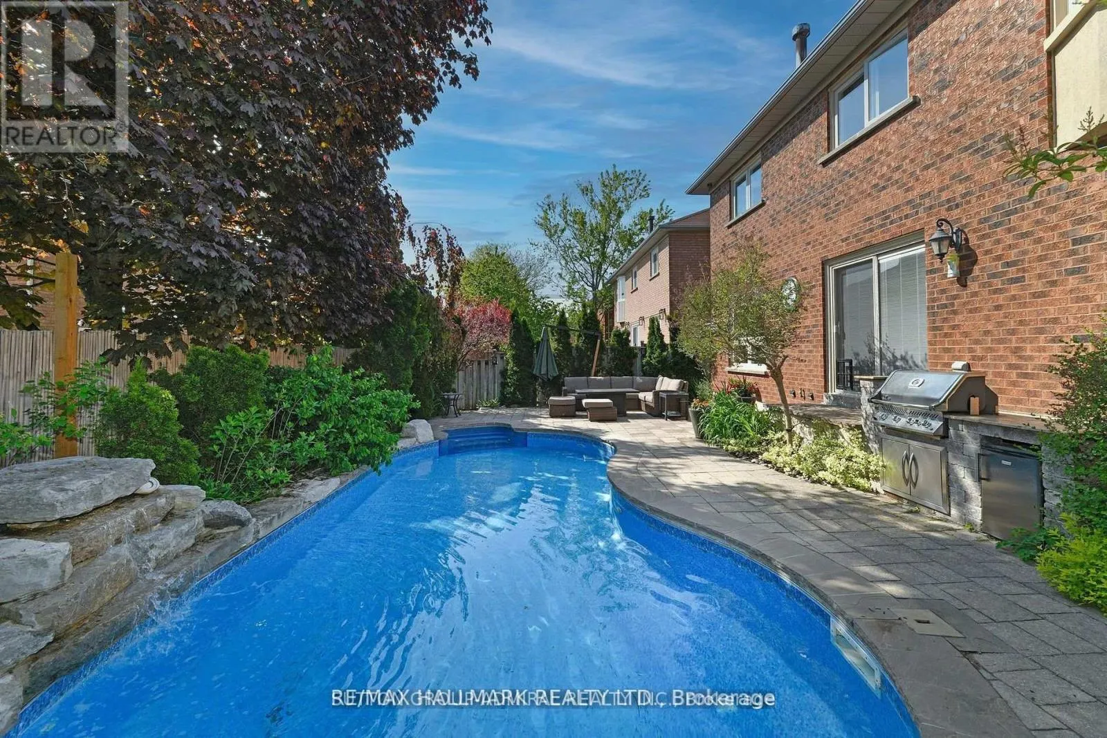 25 GRENADIER CRESCENT