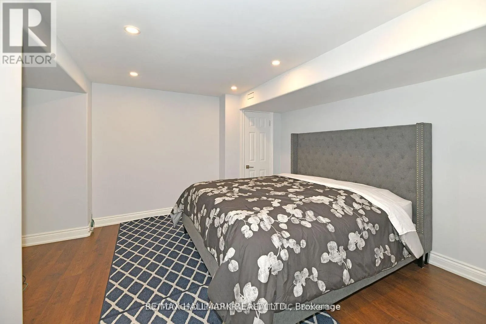 25 GRENADIER CRESCENT