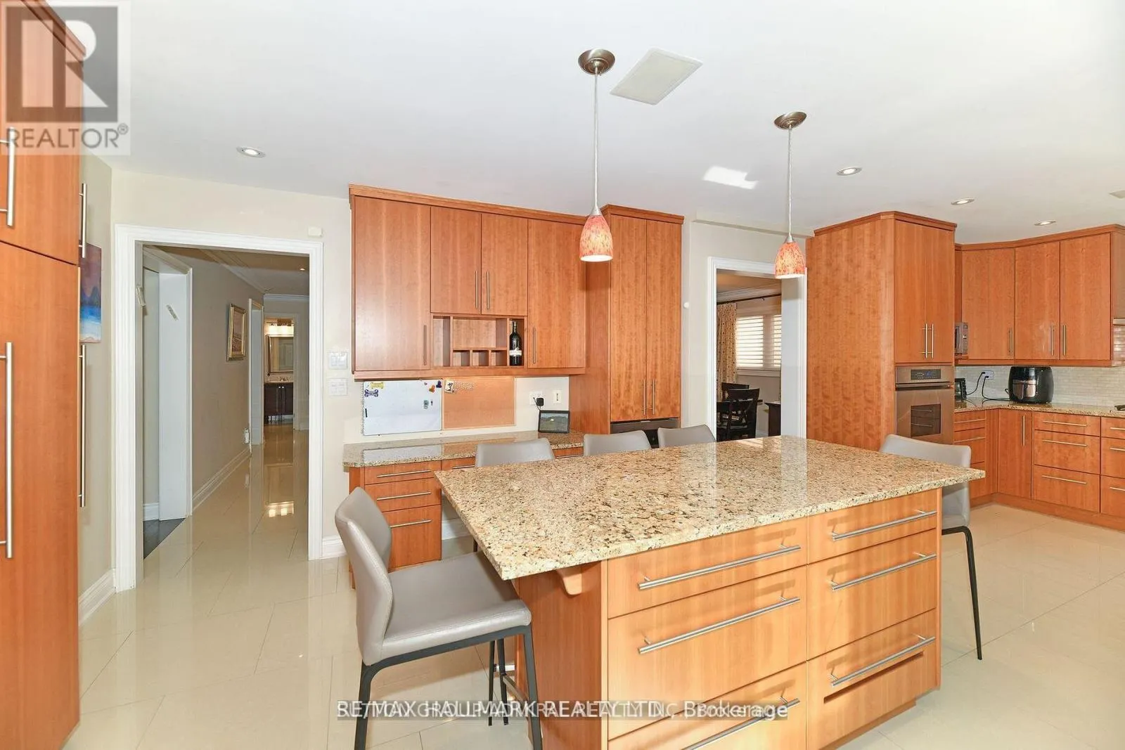 25 GRENADIER CRESCENT