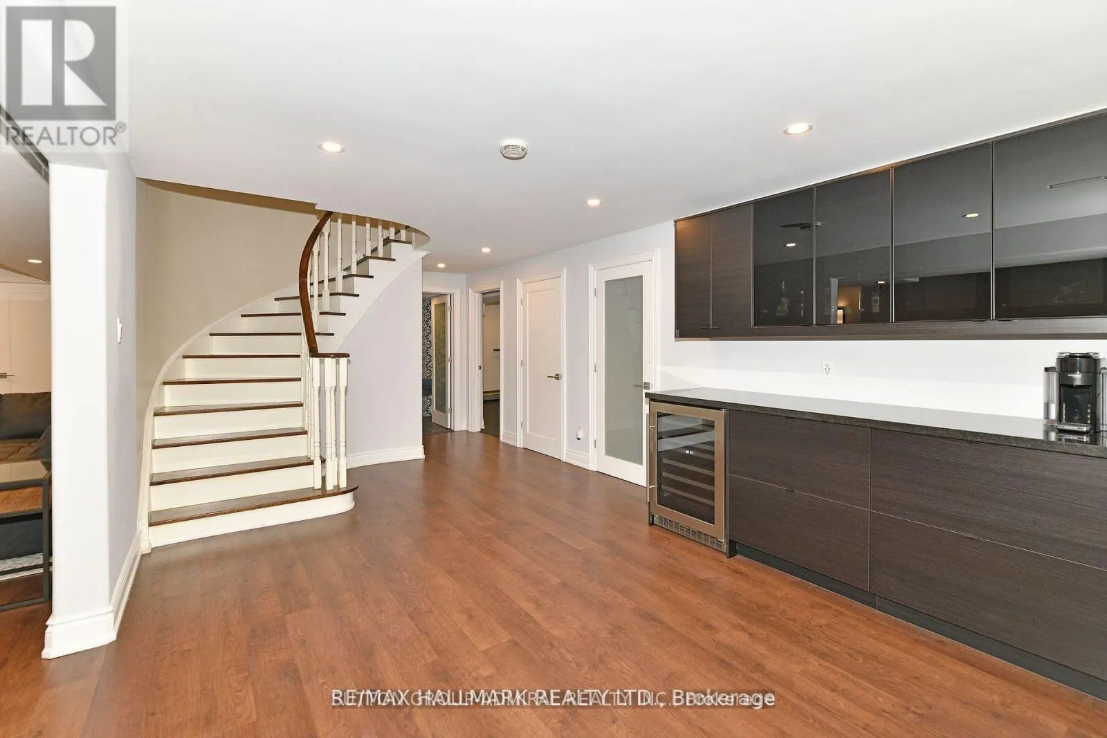 25 GRENADIER CRESCENT