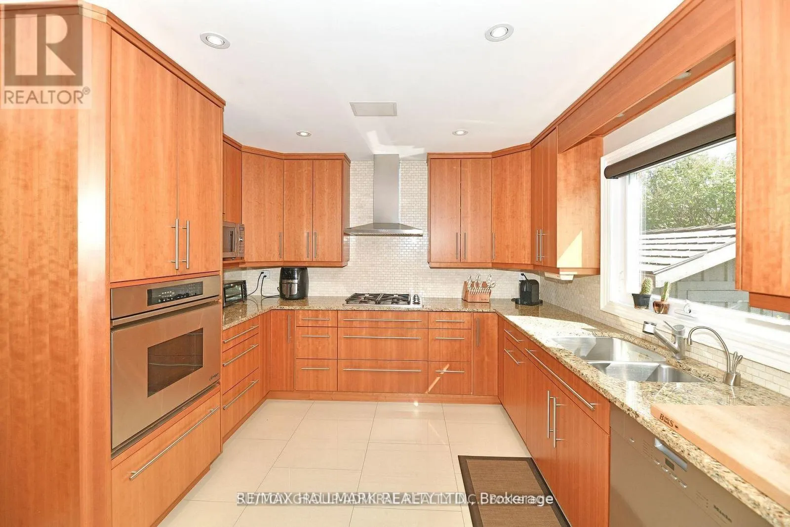 25 GRENADIER CRESCENT