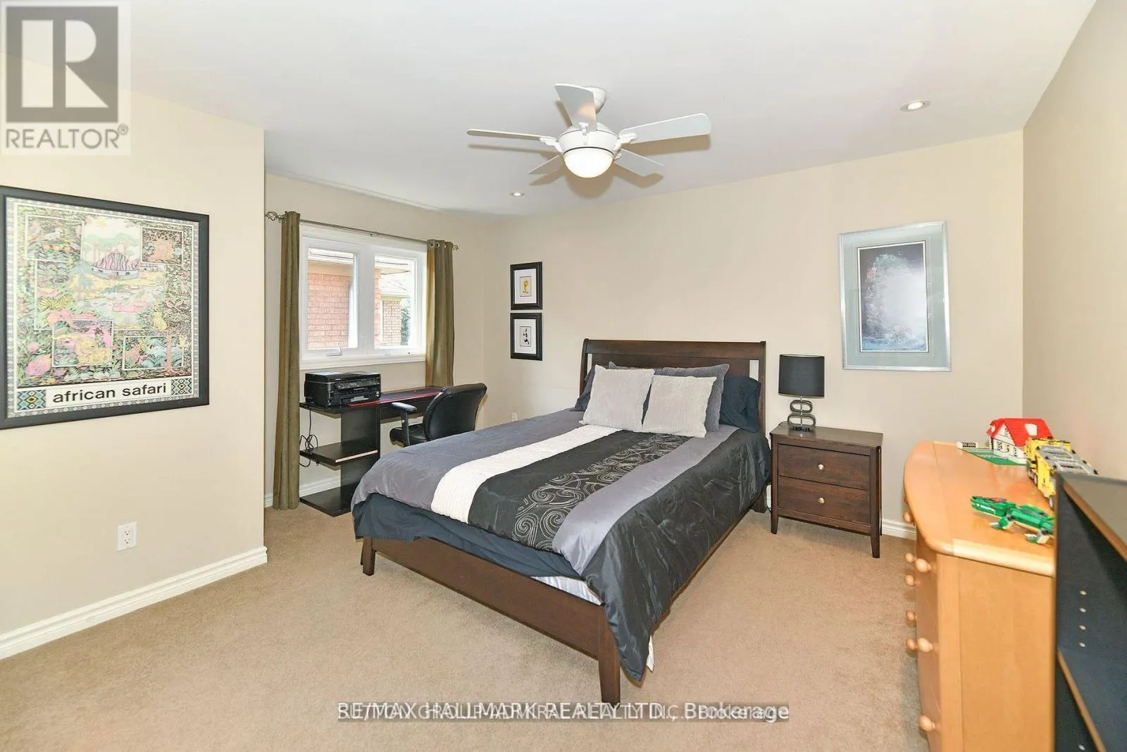 25 GRENADIER CRESCENT