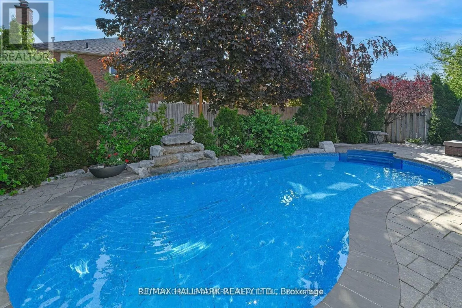 25 GRENADIER CRESCENT