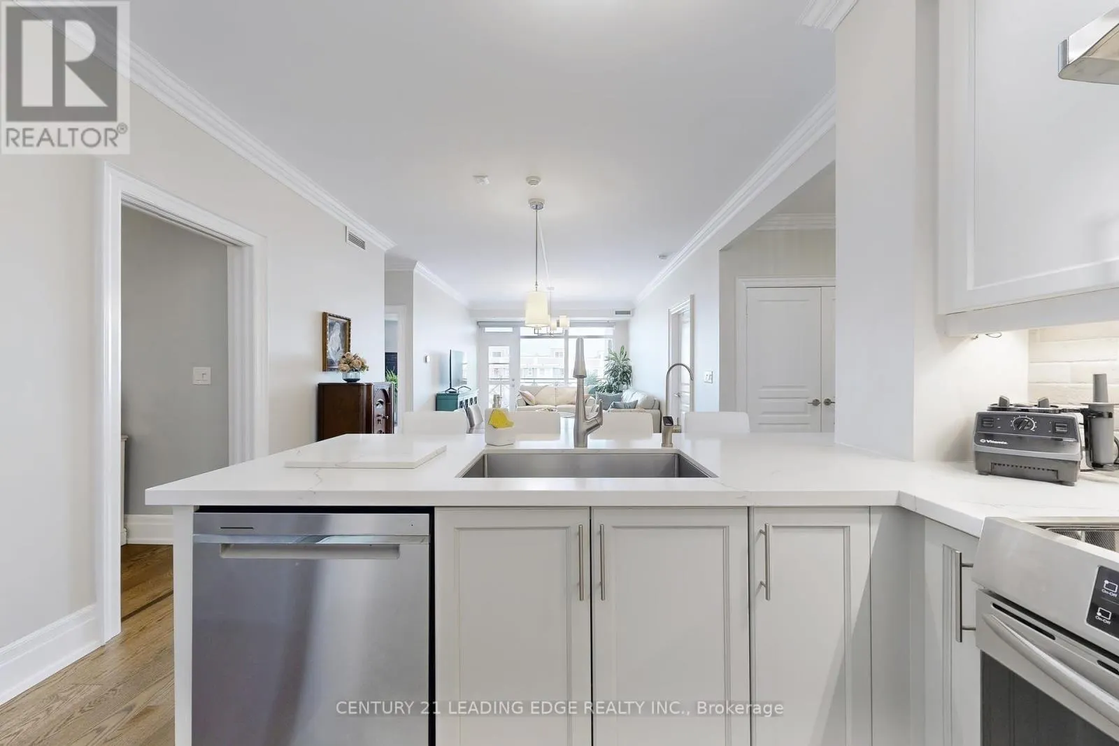 305 - 35 BAKER HILL BOULEVARD