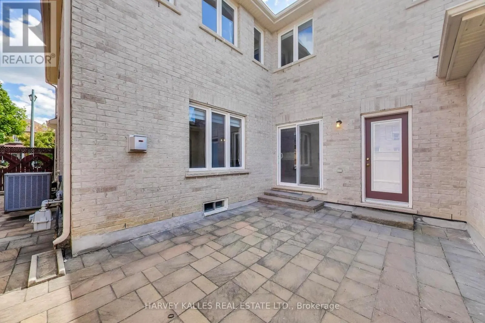 802 CORNELL ROUGE BOULEVARD