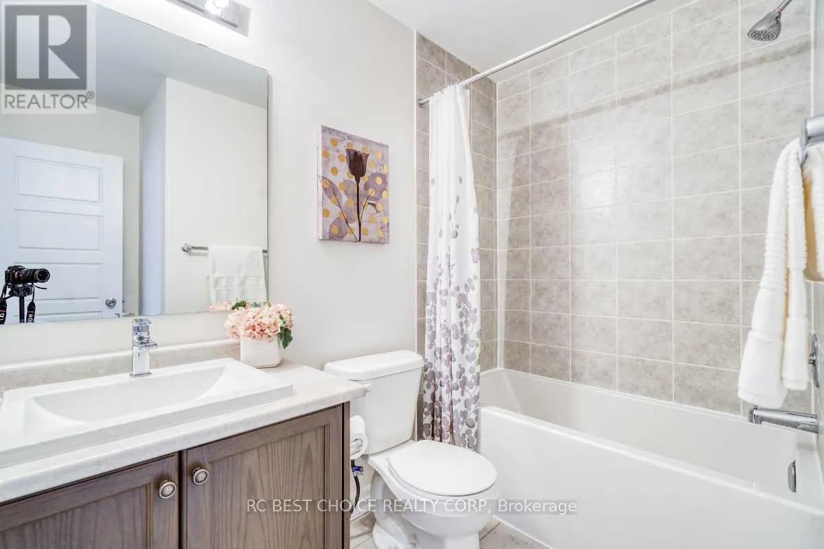 24 DELANO WAY
