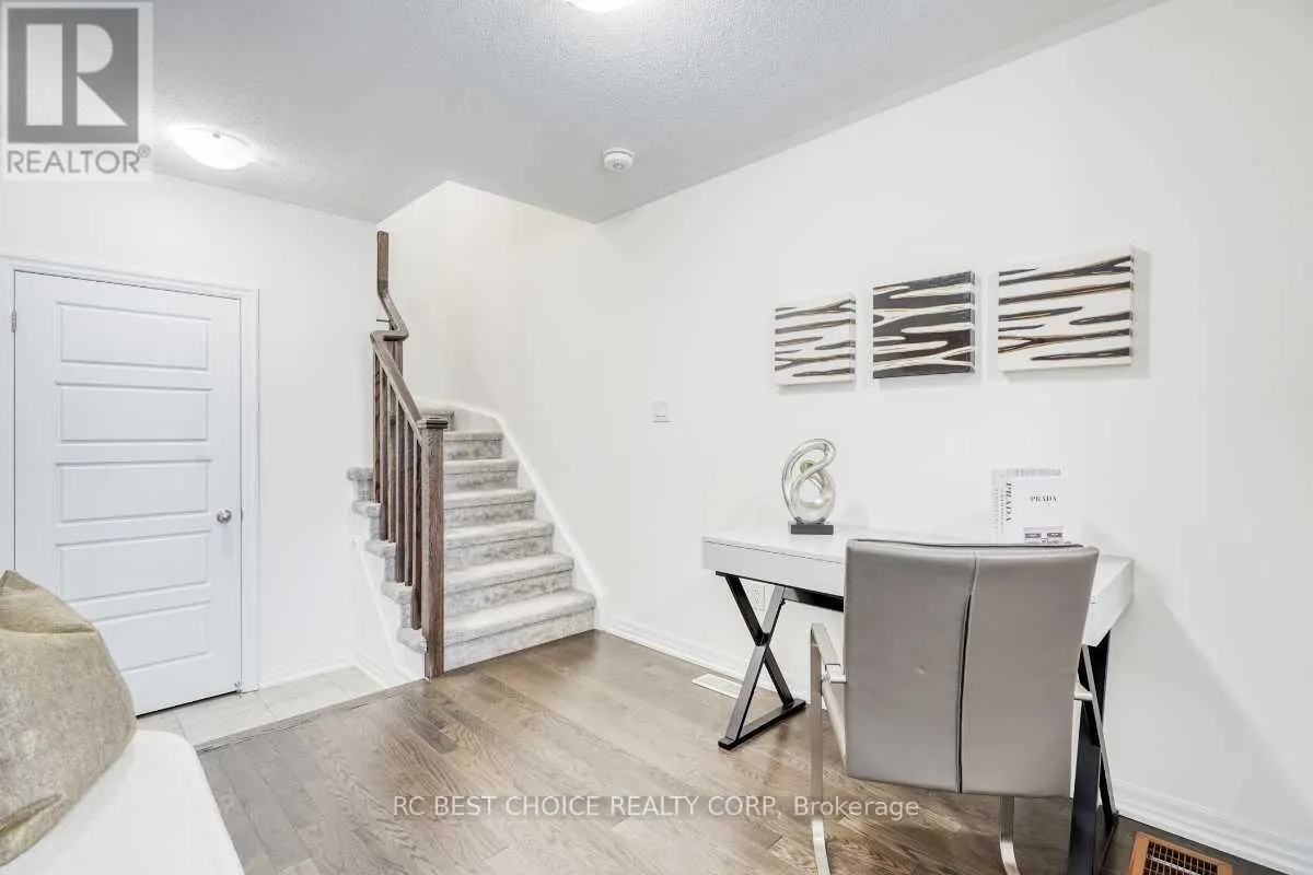 24 DELANO WAY
