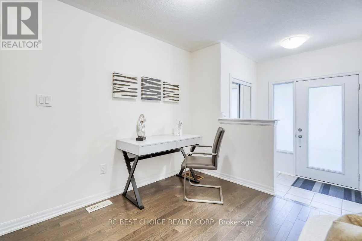 24 DELANO WAY