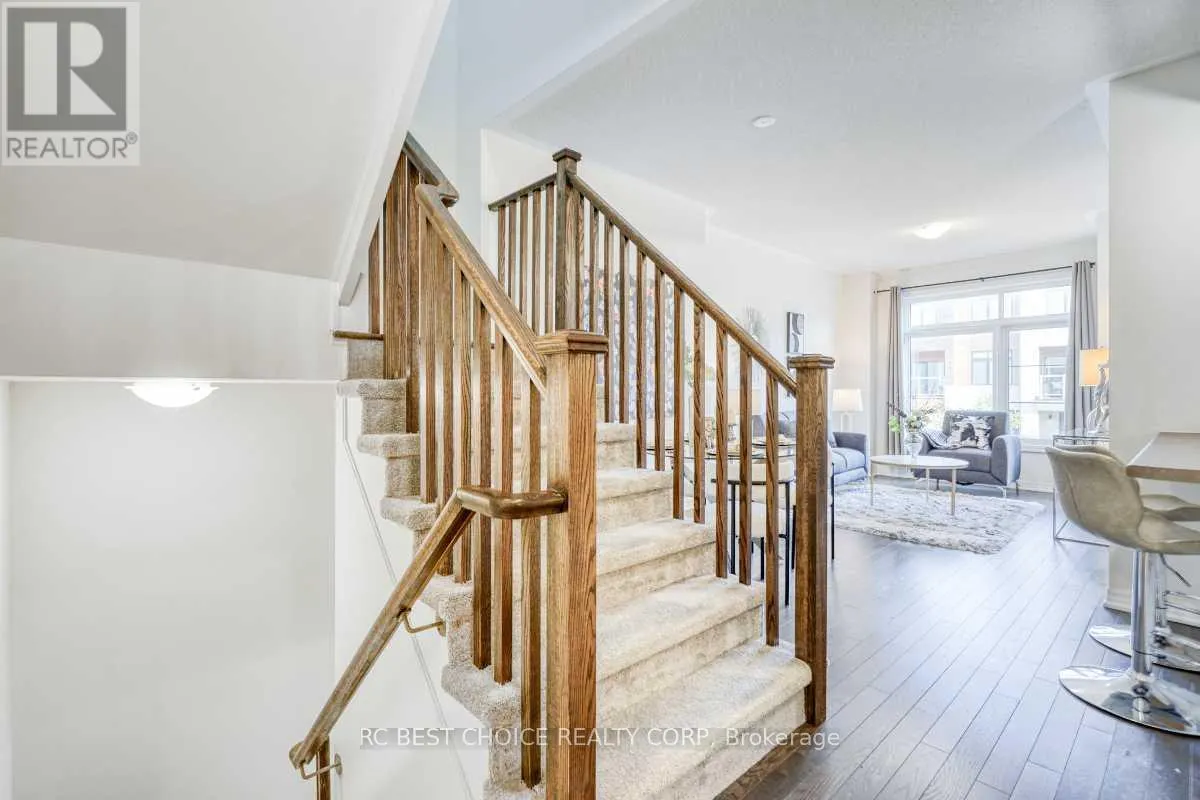 24 DELANO WAY