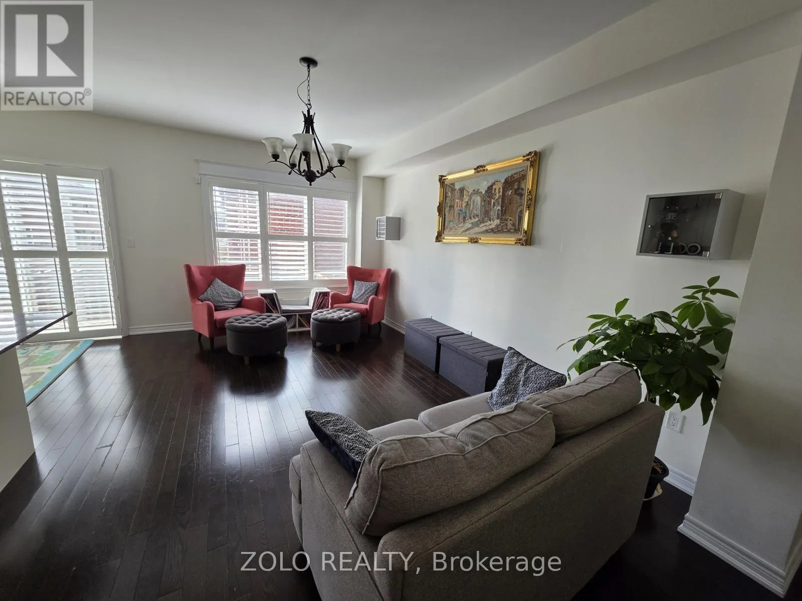 7 THORNAPPLE LANE