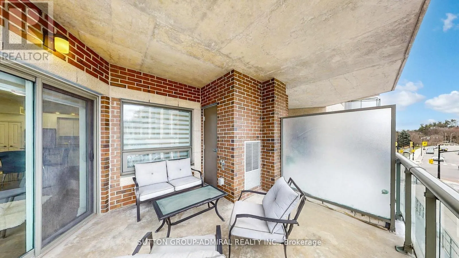 86 WOODBRIDGE AVENUE