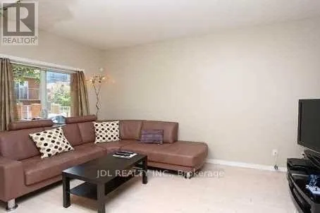 26 - 10 COX BOULEVARD