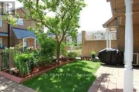 26 - 10 COX BOULEVARD