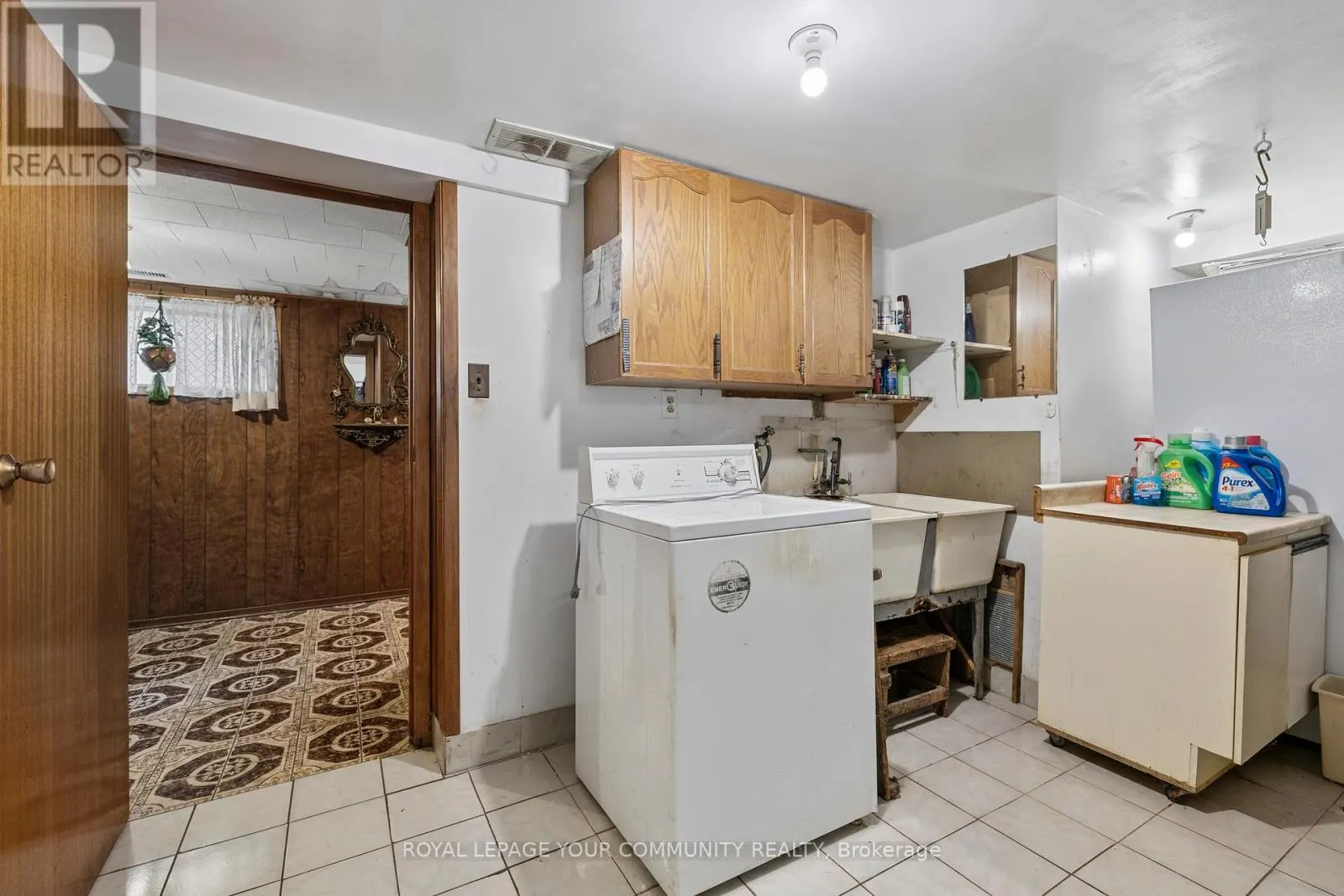 221 ELGIN MILLS ROAD W