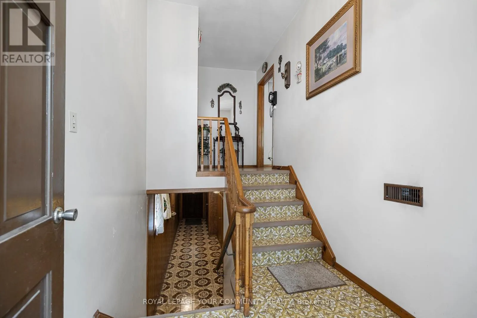 221 ELGIN MILLS ROAD W