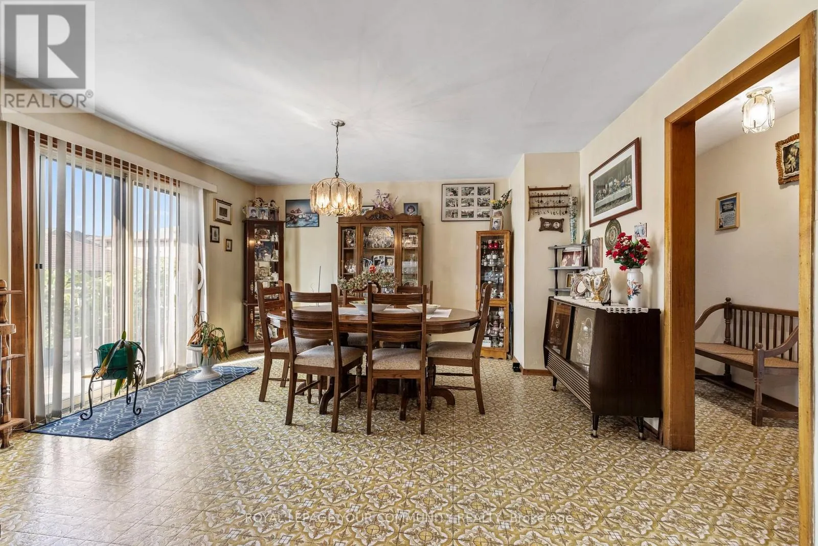 221 ELGIN MILLS ROAD W