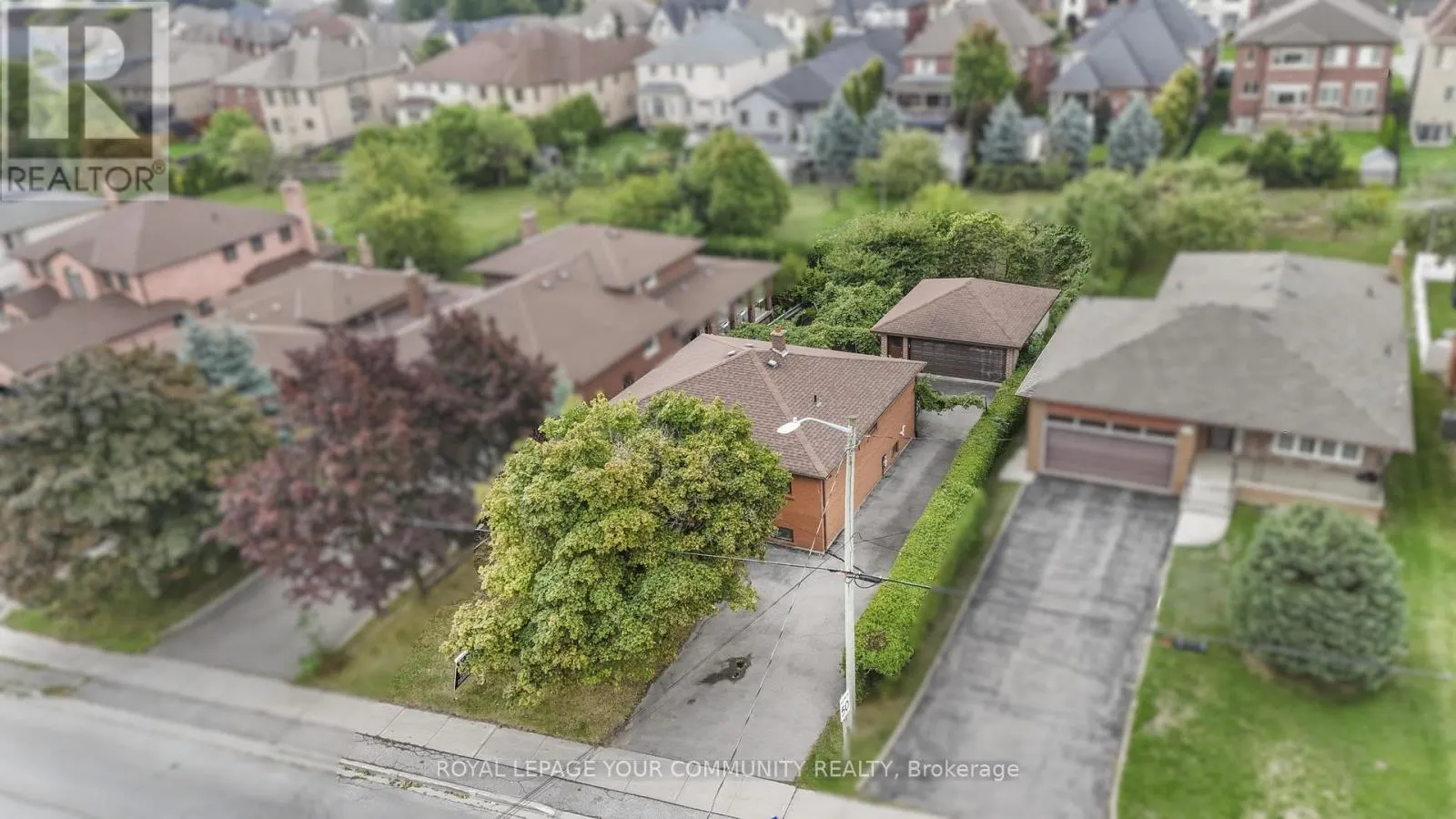 221 ELGIN MILLS ROAD W