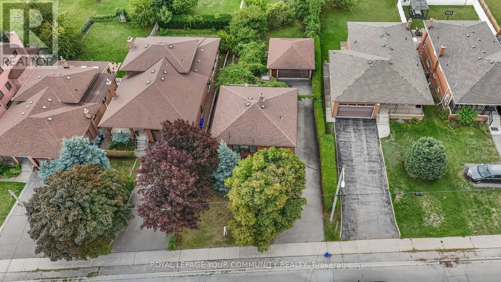 221 ELGIN MILLS ROAD W