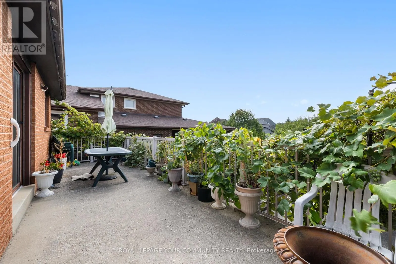 221 ELGIN MILLS ROAD W