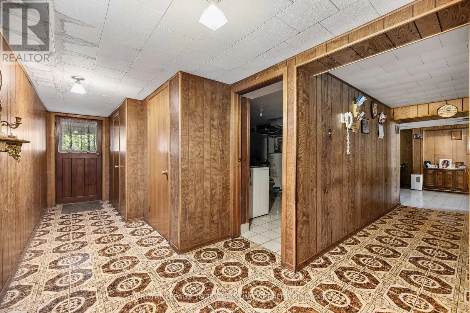 221 ELGIN MILLS ROAD W