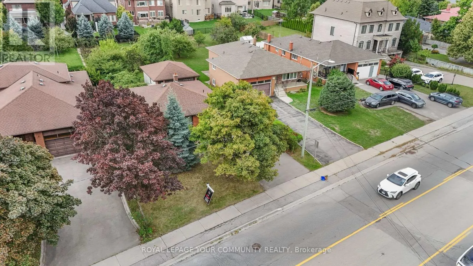 221 ELGIN MILLS ROAD W