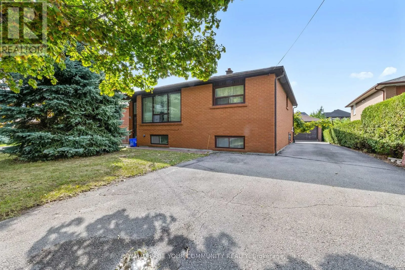 221 ELGIN MILLS ROAD W