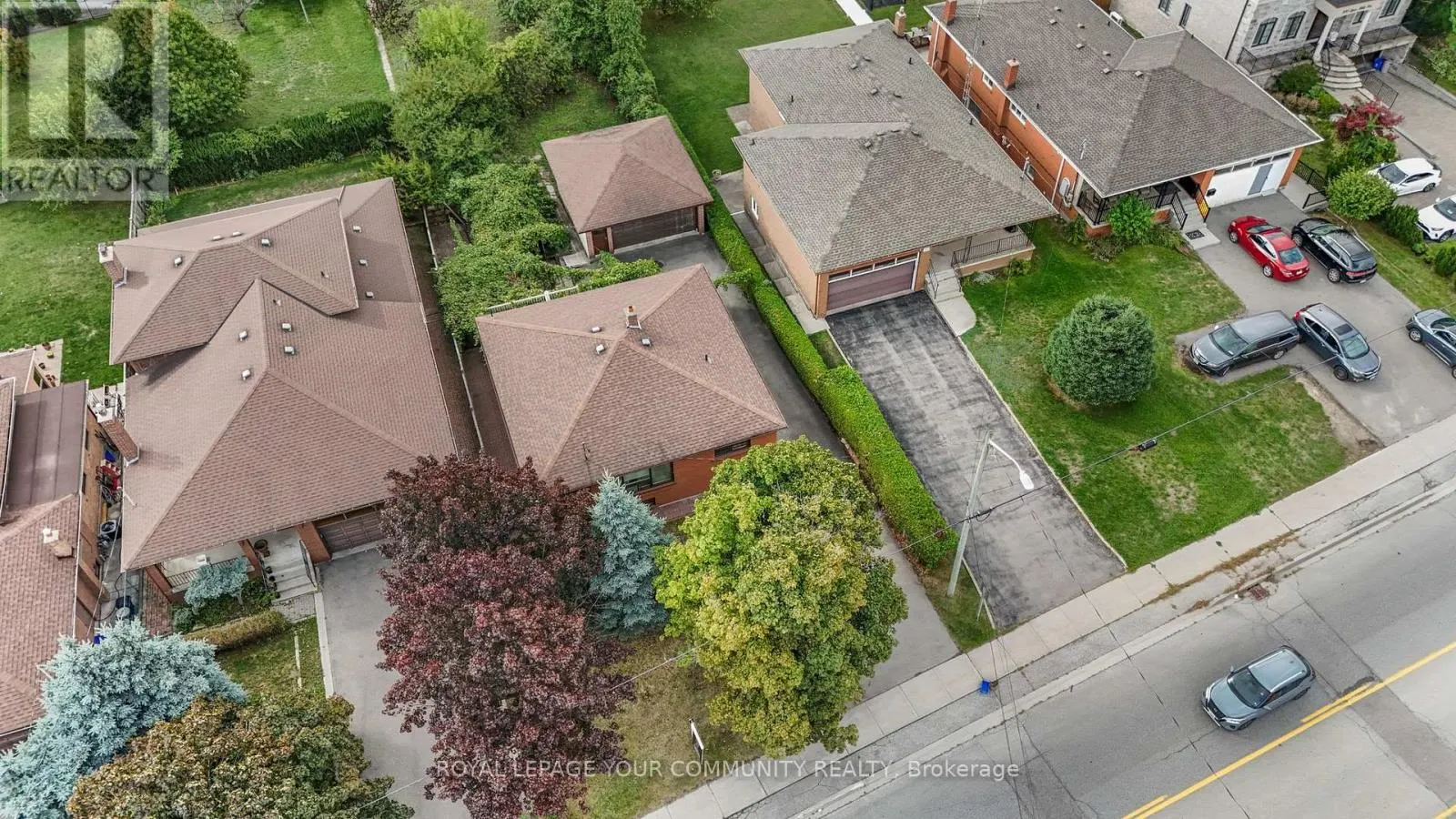 221 ELGIN MILLS ROAD W