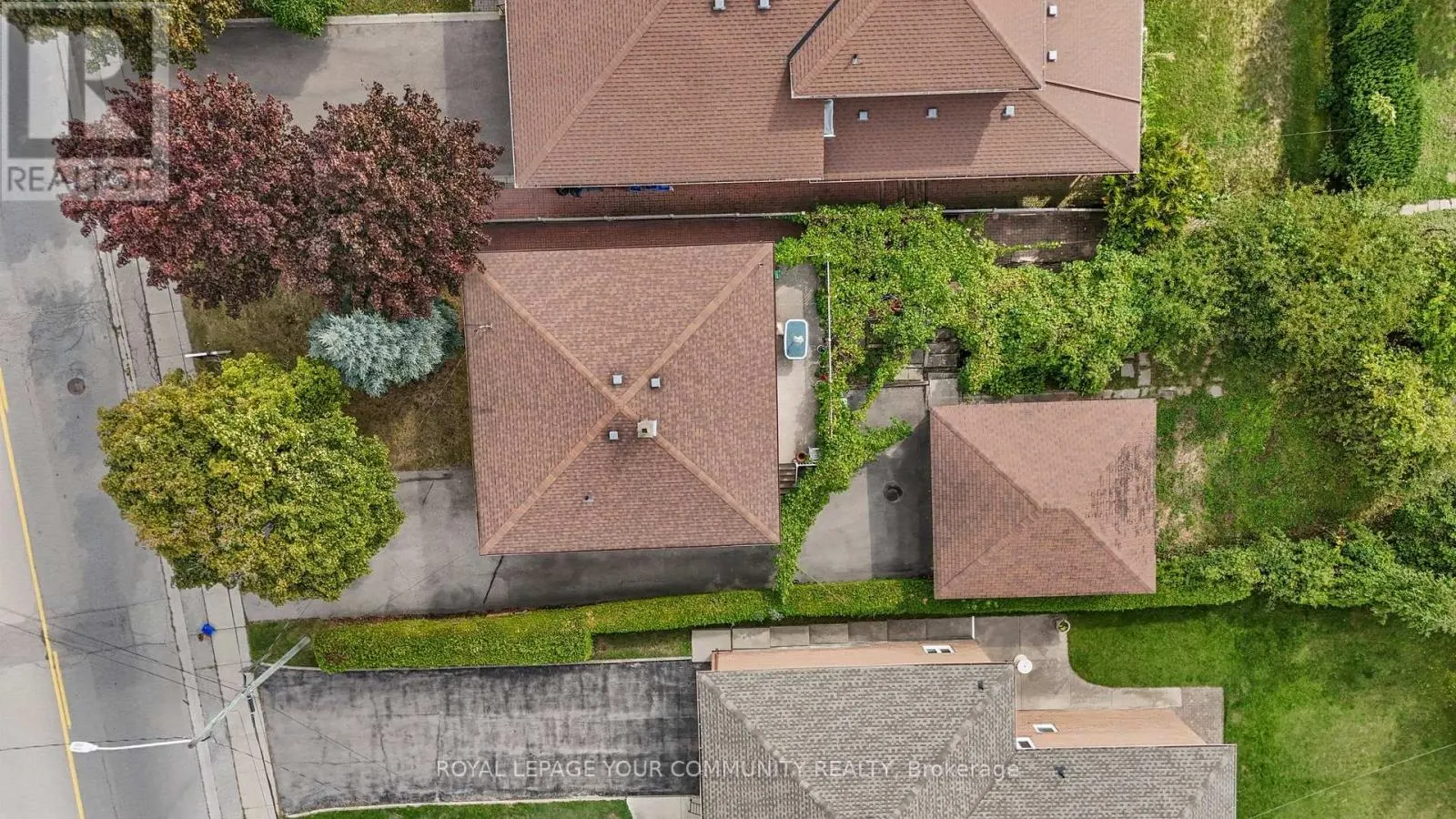 221 ELGIN MILLS ROAD W