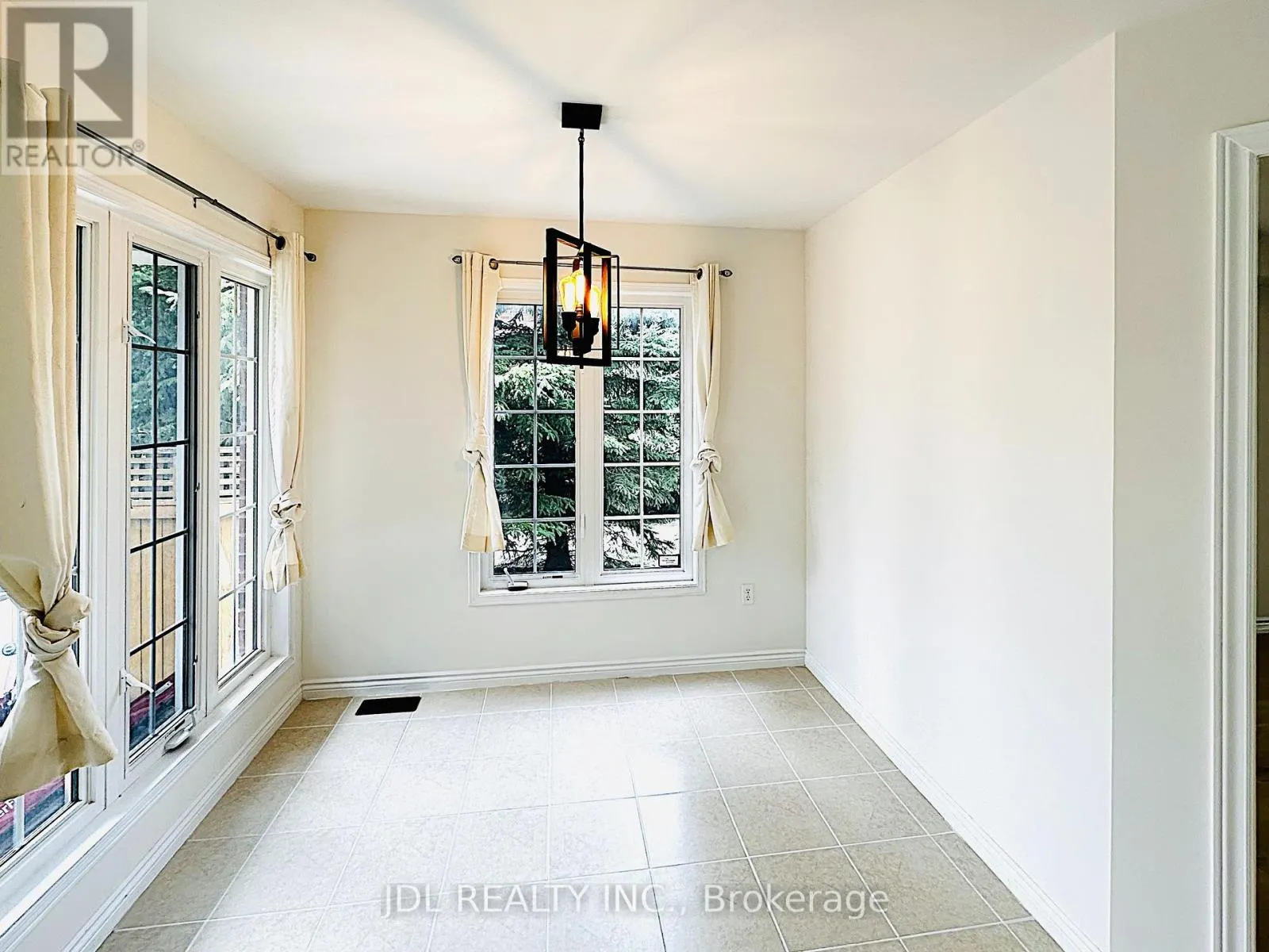 124 GAS LAMP LANE