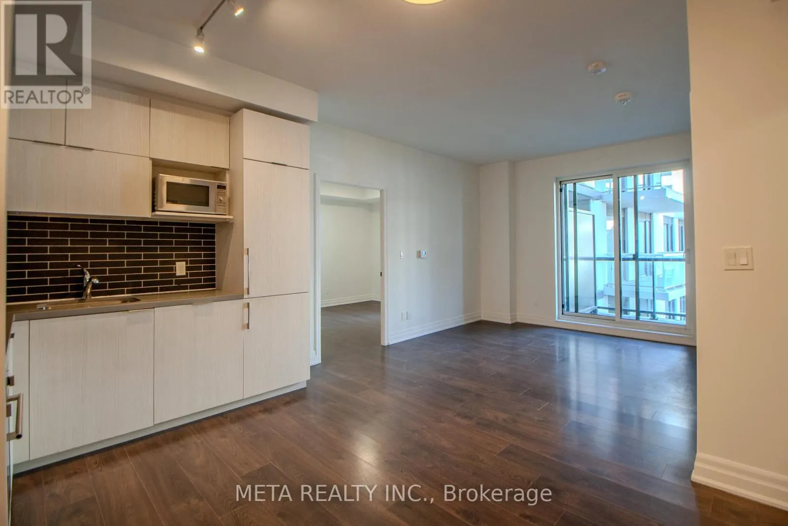 701 - 10 ROUGE VALLEY DRIVE W