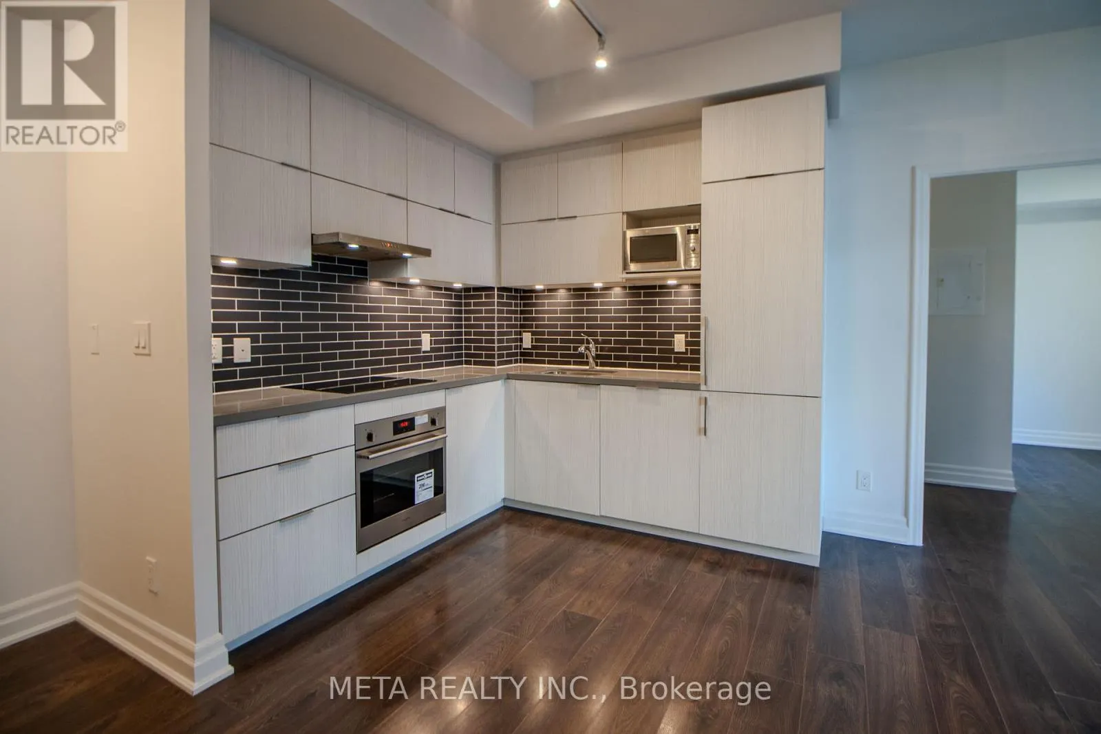 701 - 10 ROUGE VALLEY DRIVE W